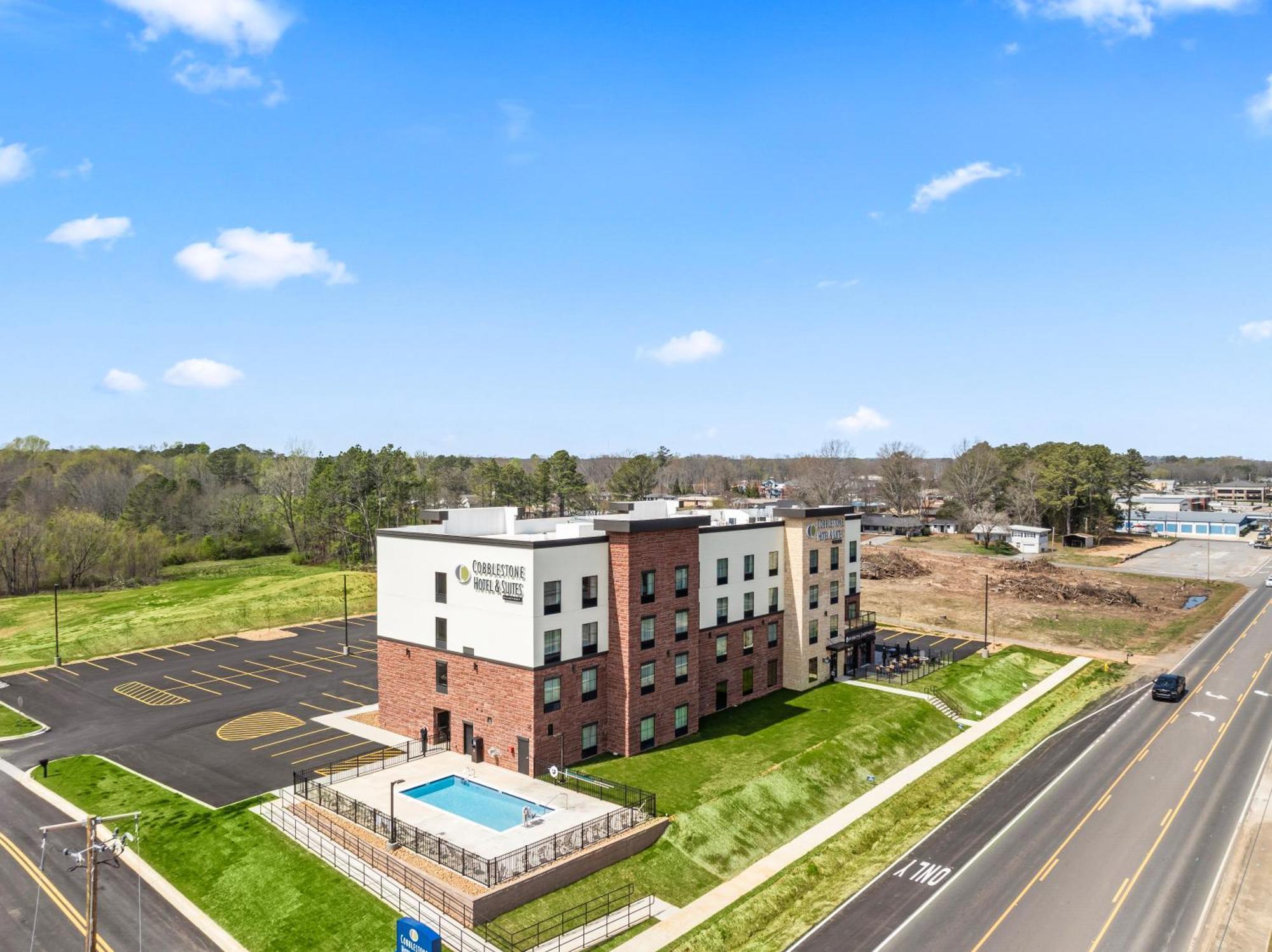 Cobblestone Hotel & Suites - Cullman Exterior photo
