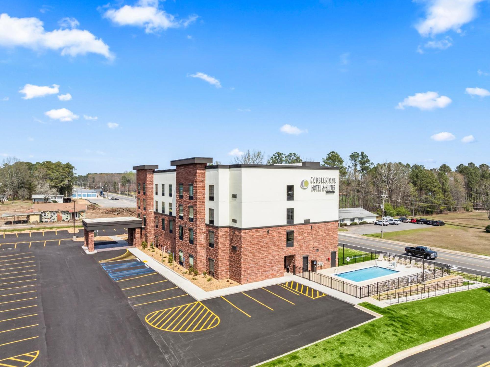 Cobblestone Hotel & Suites - Cullman Exterior photo