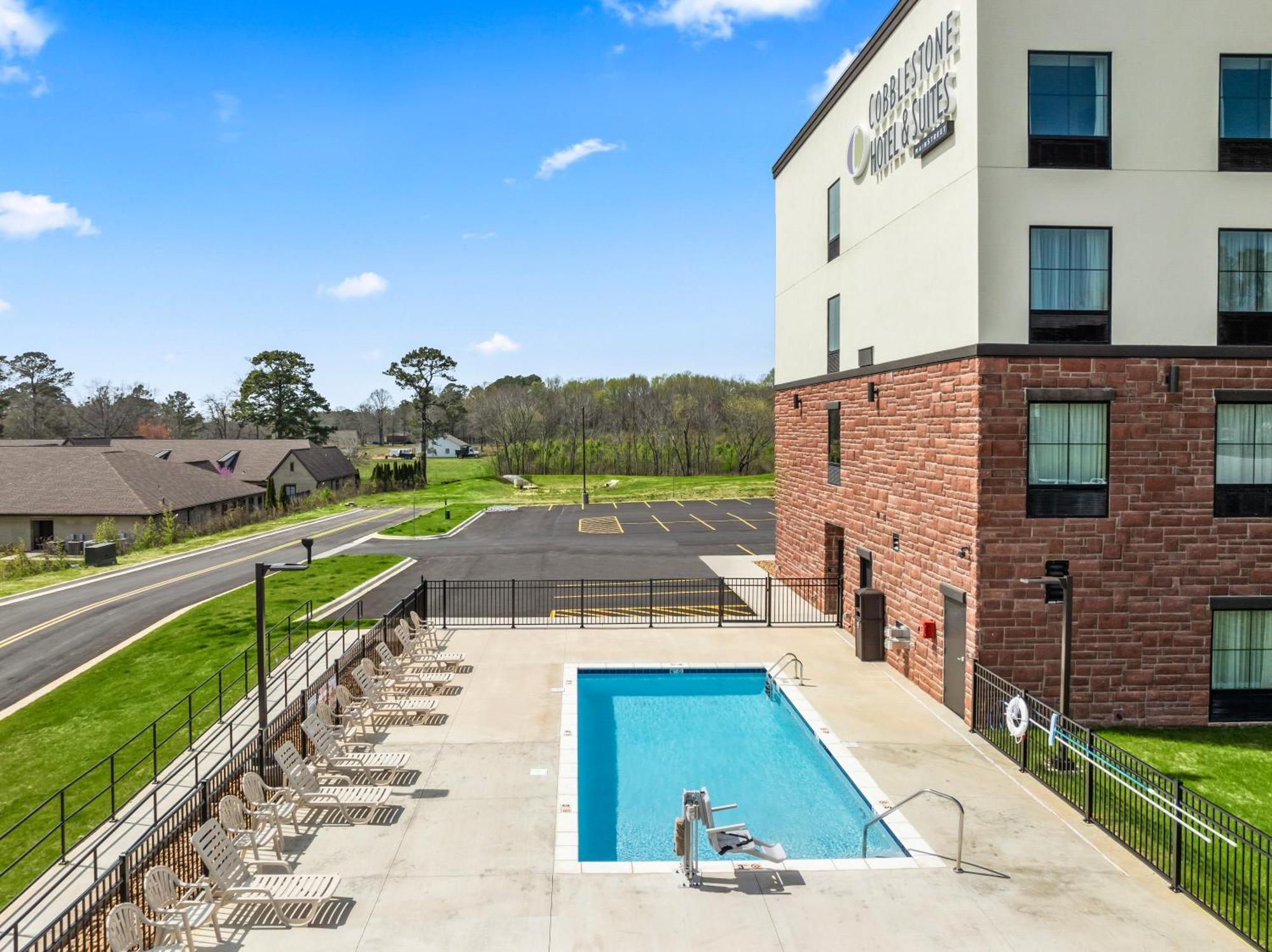 Cobblestone Hotel & Suites - Cullman Exterior photo